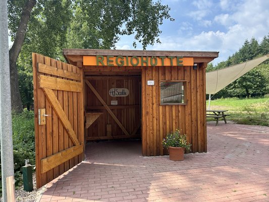 Hof-Saelde_Regiomat_Hütte_01.jpg